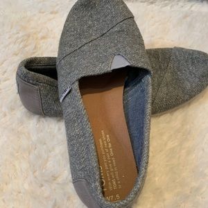 Tom’s slip ons
